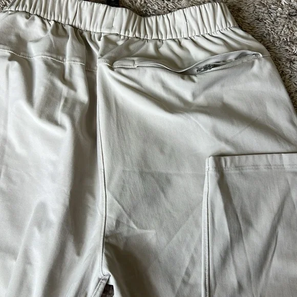 Lululemon Men ABC stretchy pull on pants, khaki, Size XS